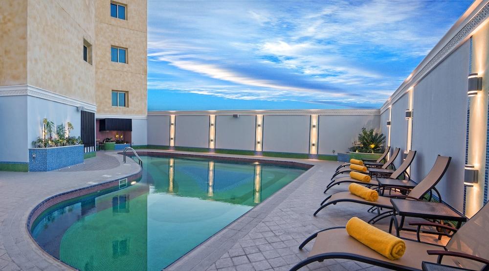 Grand Regal Hotel 4*